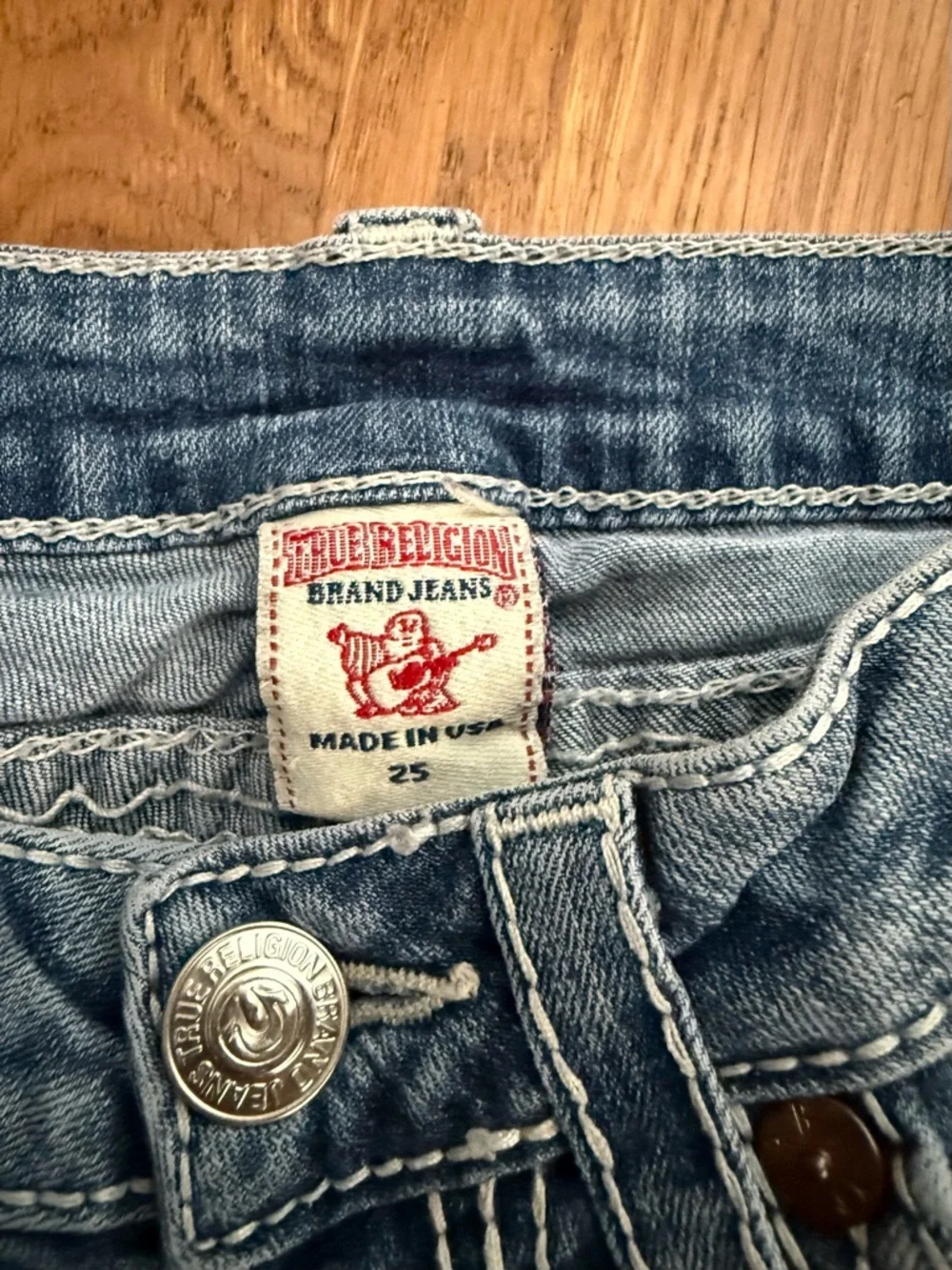 True Religion Straight Leg Blue Jeans with Contrast Stitching - Picture 3 of 3